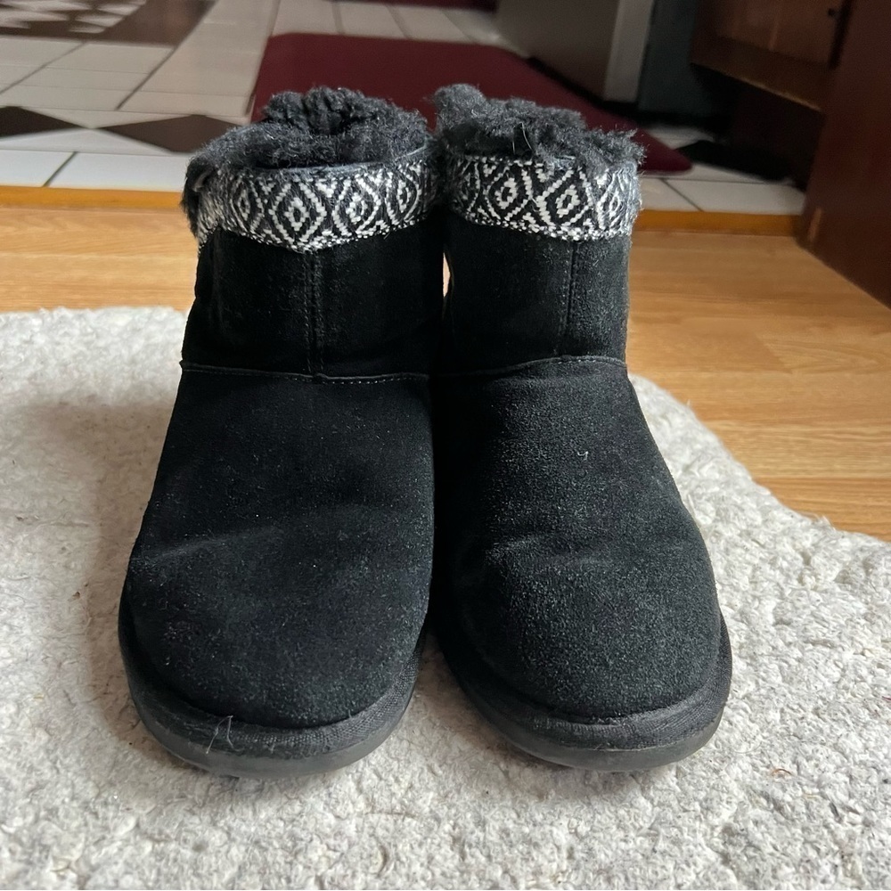 Minnetonka Middleton Aztec Boots Black White Suede Sheepskin Slipper Bootie - Picture 2 of 8